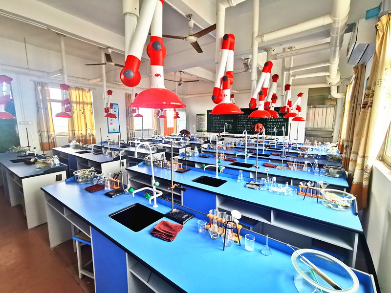 化学实验室2.jpg